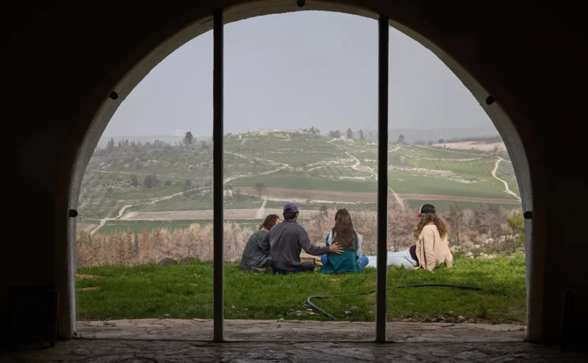 In het enige Joods-Palestijnse dorp van Israël wordt elkaar begrijpen steeds moeilijker